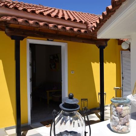 The Yellow Art Home Kalamata Bagian luar foto