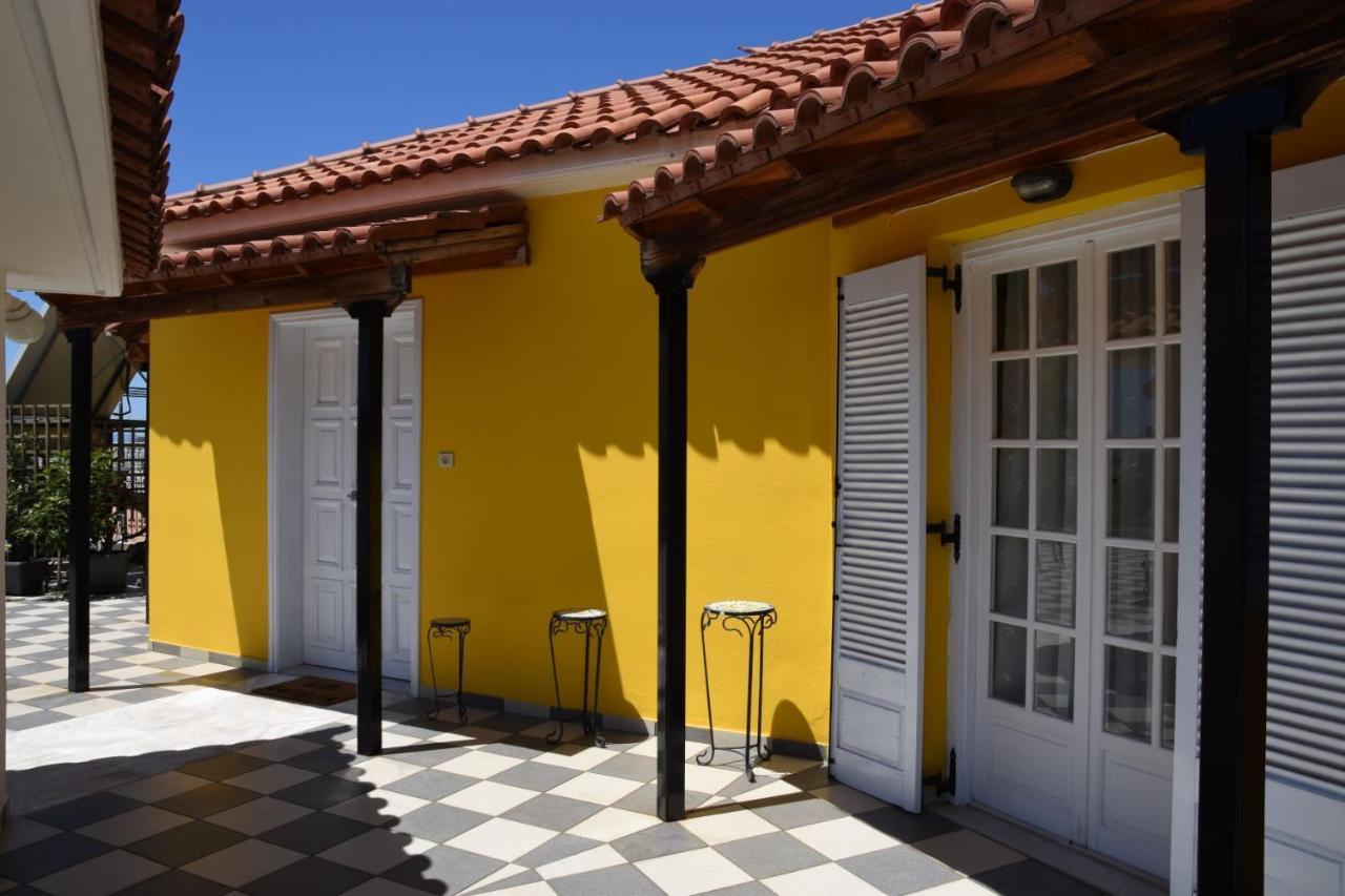 The Yellow Art Home Kalamata Bagian luar foto