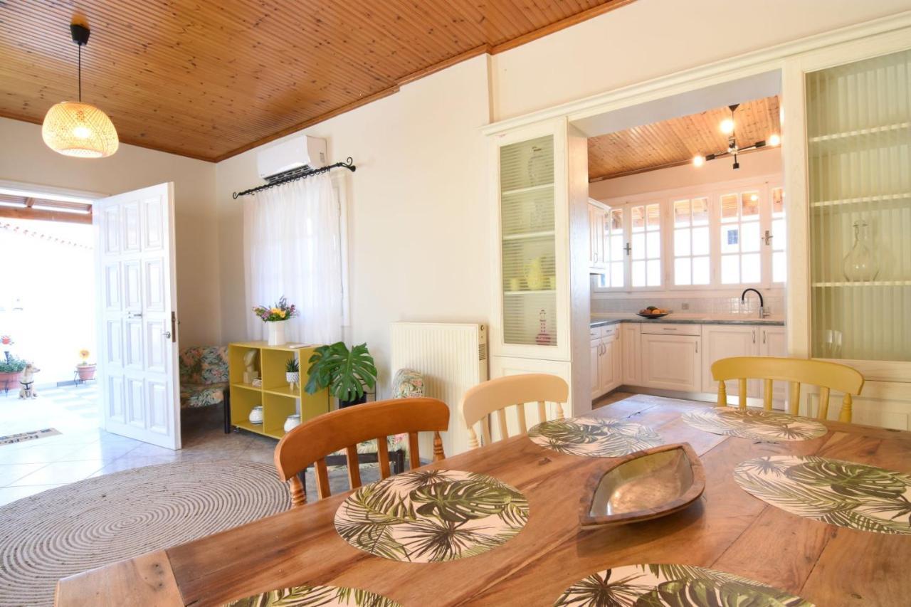 The Yellow Art Home Kalamata Bagian luar foto
