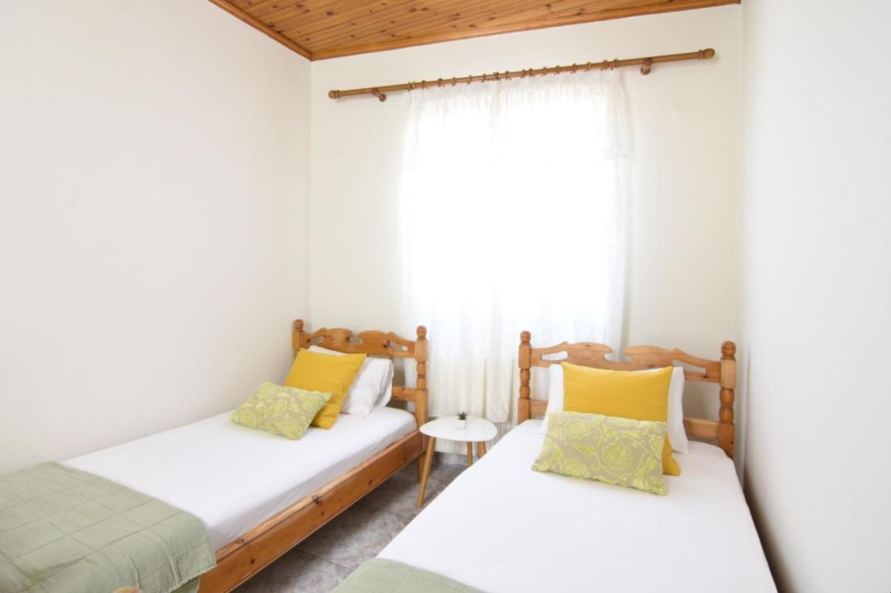 The Yellow Art Home Kalamata Bagian luar foto