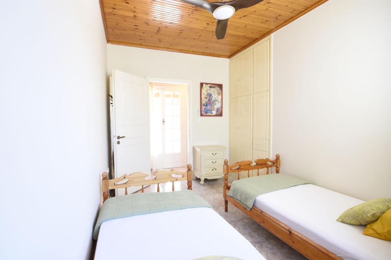The Yellow Art Home Kalamata Bagian luar foto