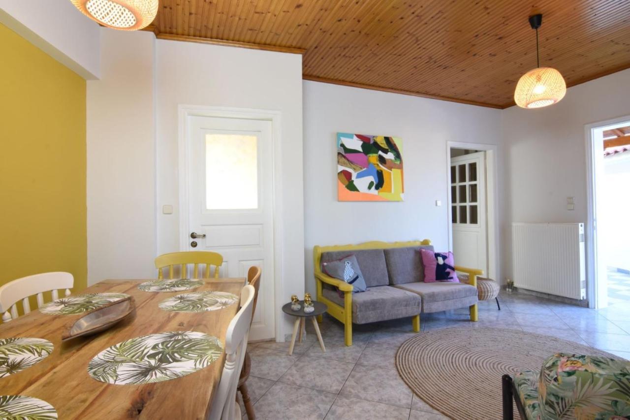 The Yellow Art Home Kalamata Bagian luar foto