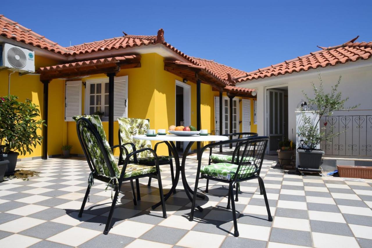 The Yellow Art Home Kalamata Bagian luar foto